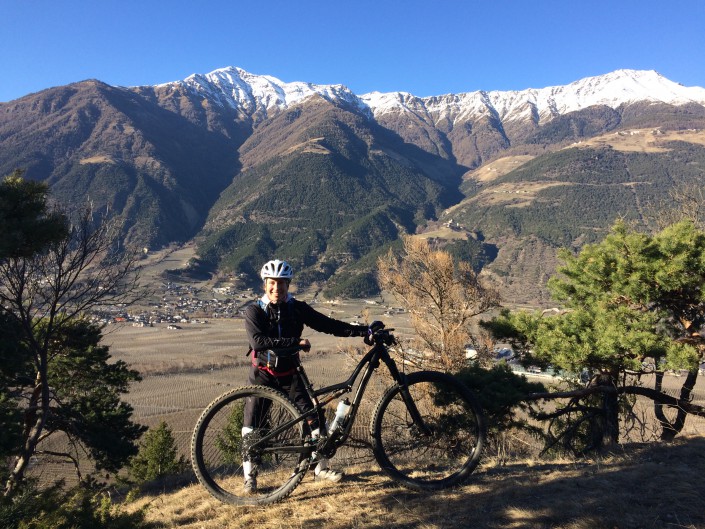 Sandra mit ihrem Bike: Bereit für die ersten Touren!